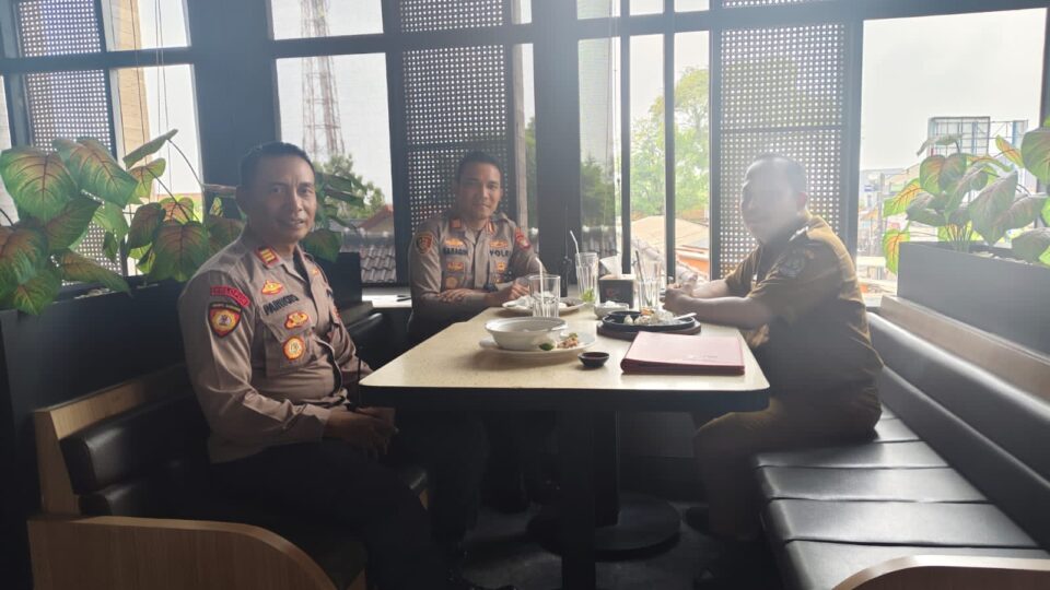 Jaga Jakarta On The Spot, Kapolsek Bekasi Barat Sambangi Camat Perkuat Sinergitas 3 Pilar
