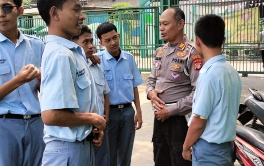 Lewat 'Jaga Jakarta On The Spot', Polsek Pondok Gede Bentengi Pelajar dari Bahaya Narkoba dan Tawuran