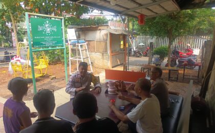 Bhabinkamtibmas Jakasampurna Bersama Kanit Binmas Sambangi Warga, Ajak Cegah Tawuran