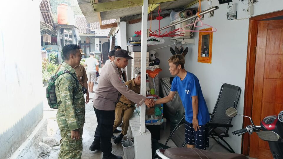 Bhabinkamtibmas dan 3 Pilar Jatirangga Laksanakan Pendataan Penghuni Kontrakan