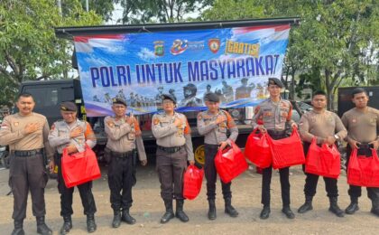 Direktorat Samapta Polda Metro Jaya Salurkan Makanan untuk 173 Pengungsi Korban Kebakaran Kampung Muka
