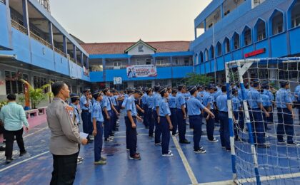 Polsek Bantargebang Perkuat Pendampingan Pelajar Melalui Program Bapak Asuh di SMK Sumberdaya