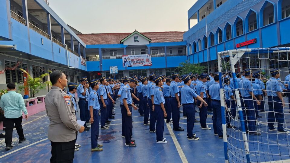 Polsek Bantargebang Perkuat Pendampingan Pelajar Melalui Program Bapak Asuh di SMK Sumberdaya
