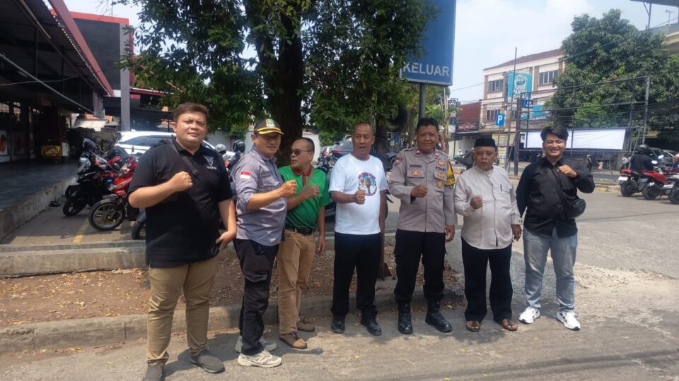 Bhabinkamtibmas Jakasampurna Polsek Bekasi Barat Sambangi Warga, Ajak Bersama Cegah Tawuran Remaja