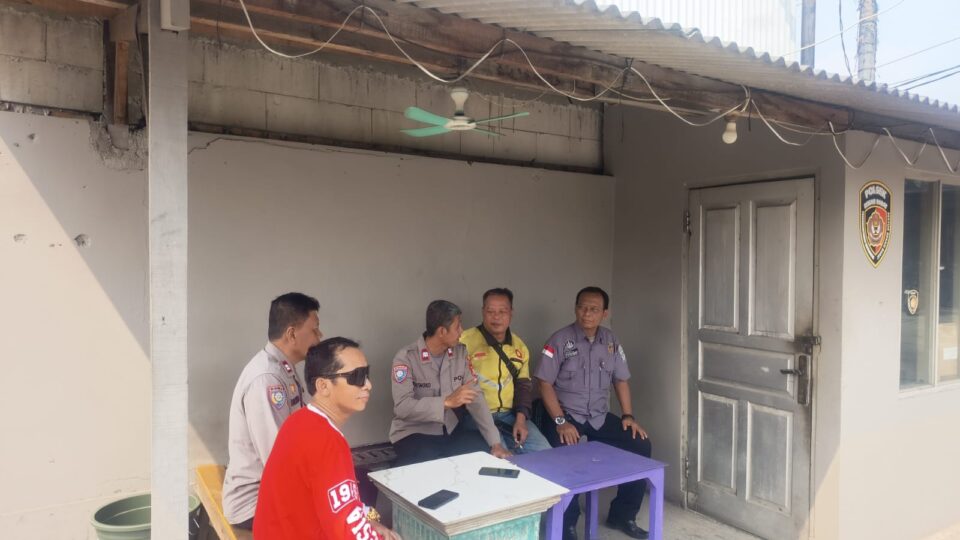 Jaga Jakarta On The Spot, Bhabinkamtibmas Jakasampurna Sambangi Warga Pastikan Situasi Wilayah Aman