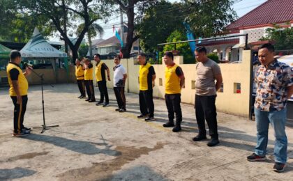 OLAHRAGA BERSAMA PERSONEL POLSEK JATIASIH, WUJUDKAN KESEHATAN JASMANI DAN ROHANI
