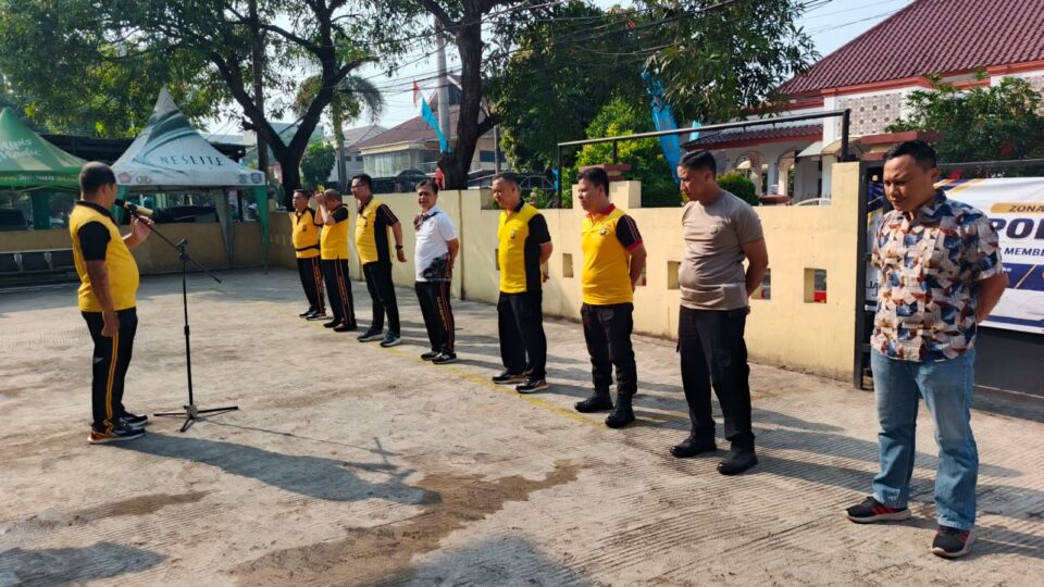 OLAHRAGA BERSAMA PERSONEL POLSEK JATIASIH, WUJUDKAN KESEHATAN JASMANI DAN ROHANI