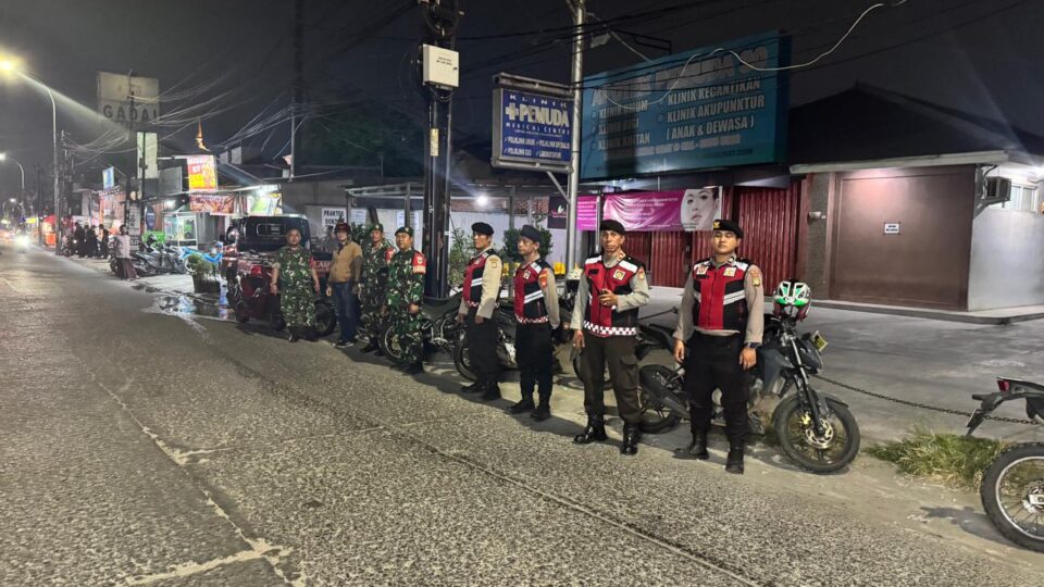 Berikan Rasa Aman Masyarakat Polsek Bekasi Barat Gelar Patroli Bersama Koramil 01 Kranji