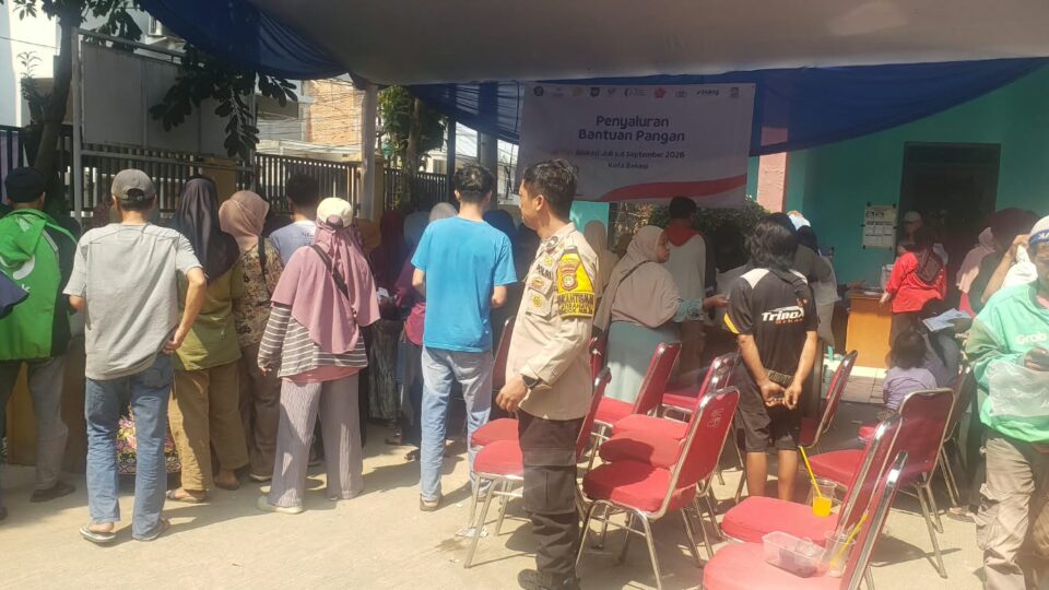 MONITORING PEMBAGIAN BANTUAN PANGAN DI KELURAHAN JATIRAHAYU