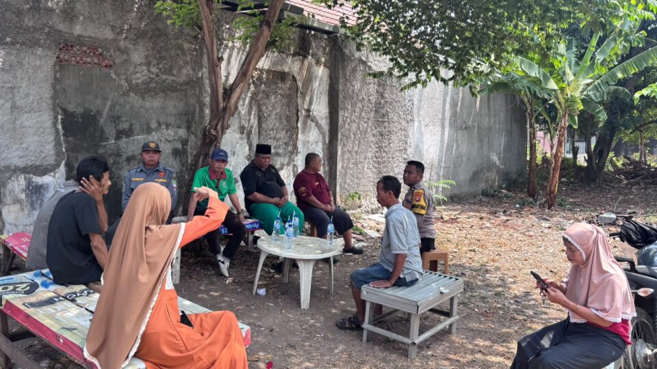 JAGA JAKARTA ON THE SPOT, BHABINKAMTIBMAS DAN LURAH JATIASIH BERSINERGI SERAP ASPIRASI WARGA, DEMI TERWUJUDNYA SITUASI KAMTIBMAS YANG DIIDAMKAN MASYARAKAT