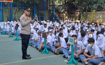 Jaga Jakarta On The Spot, Kapolsek Pondok Gede Sosialisasikan Maklumat Kapolres, Ajak Pelajar Bijak Sikapi Ajakan Unjuk Rasa