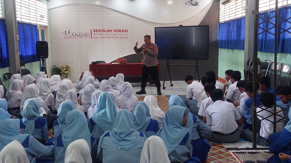 Polsek Medan Satria Sosialisasikan Maklumat Kapolres kepada Pelajar SMK Mandiri