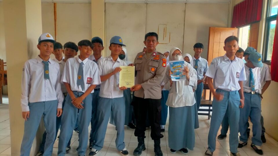 Polsek Medan Satria Sosialisasikan Maklumat Kapolres dan Program Jaga Pelajar BeKen