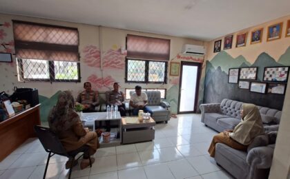 Polsek Bekasi Selatan Sosialisasikan Maklumat Kapolres dan Pengisian Barcode di SMK Negeri 9 Kota Bekasi