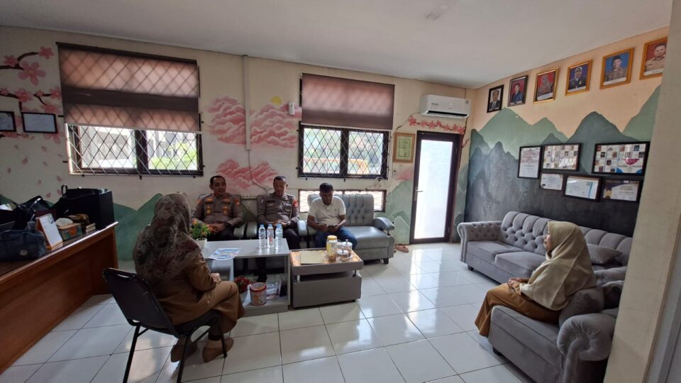 Polsek Bekasi Selatan Sosialisasikan Maklumat Kapolres dan Pengisian Barcode di SMK Negeri 9 Kota Bekasi