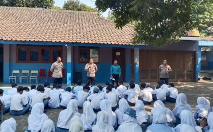 Polsek Bantargebang Laksanakan Kunjungan sebagai Orang Tua Asuh di SMK Industri Kreatif