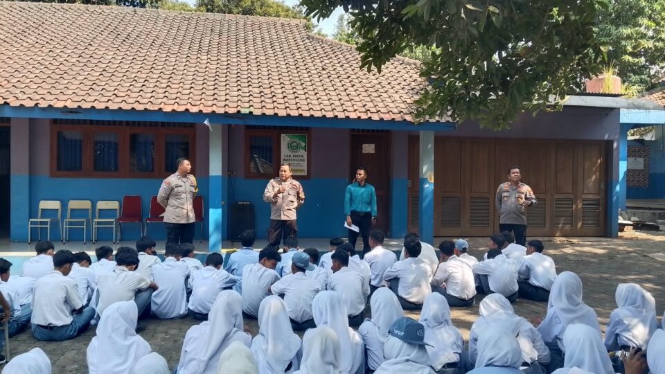 Polsek Bantargebang Laksanakan Kunjungan sebagai Orang Tua Asuh di SMK Industri Kreatif