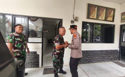 Kapolsek Bekasi Barat Silaturahmi ke Koramil 01 Kranji, Perkuat Sinergitas TNI-Polri