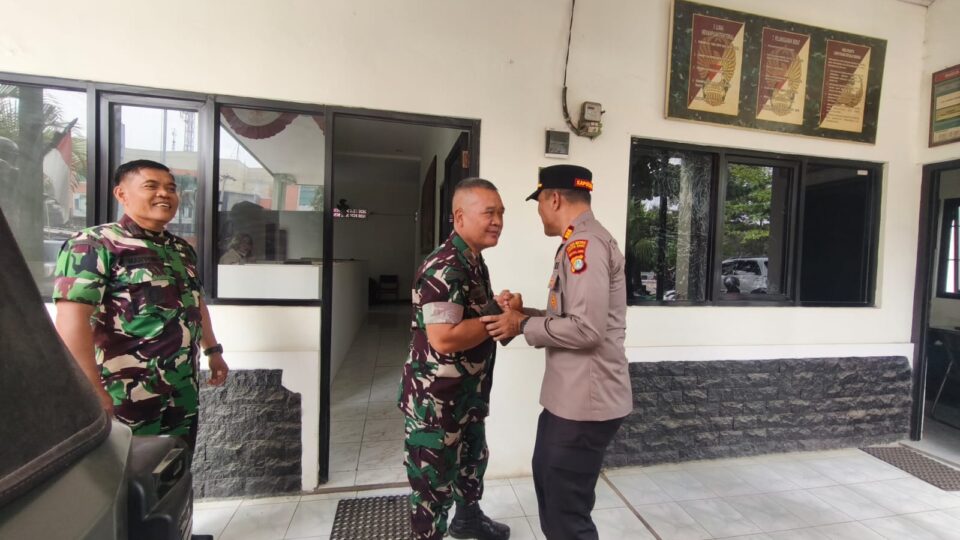 Kapolsek Bekasi Barat Silaturahmi ke Koramil 01 Kranji, Perkuat Sinergitas TNI-Polri