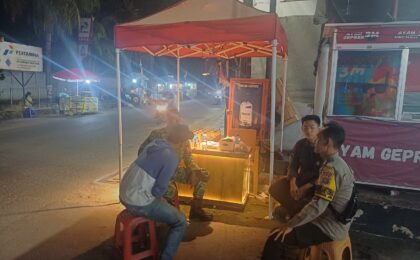 Jaga Jakarta On The Spot, Bhabinkamtibmas Bintarajaya Bersama Babinsa Sambangi Warga Pastikan Wilayah Aman