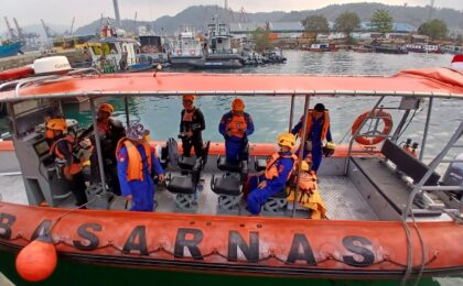 Polda Lampung Perkuat Pencarian 5 Wartawan dan 3 Kru Kapal yang Hilang Kontak di Selat Sunda