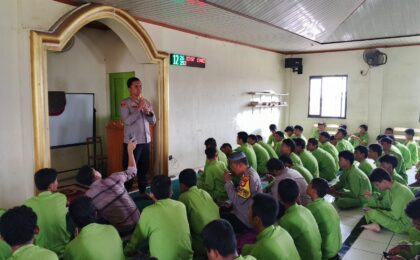 POLISI PENDAMPING PELAJAR SAMBANGI SMK ISLAM VINAMA 2 BEKASI