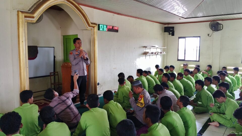 POLISI PENDAMPING PELAJAR SAMBANGI SMK ISLAM VINAMA 2 BEKASI