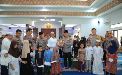 Singgah di Masjid Natabel Jannah, Wakapolri Komjen Dedi Prasetyo Berbagi Santunan dan Jumat Berkah