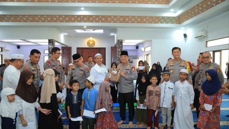 Singgah di Masjid Natabel Jannah, Wakapolri Komjen Dedi Prasetyo Berbagi Santunan dan Jumat Berkah
