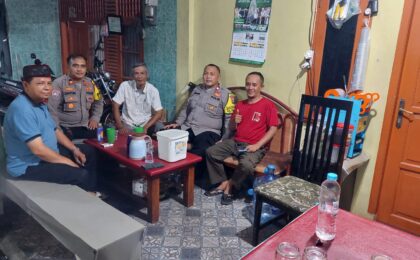Menembus Dingin Malam Demi Rasa Aman, Kunjungan Polisi Penyemangat Pos Ronda Warga Medan Satria