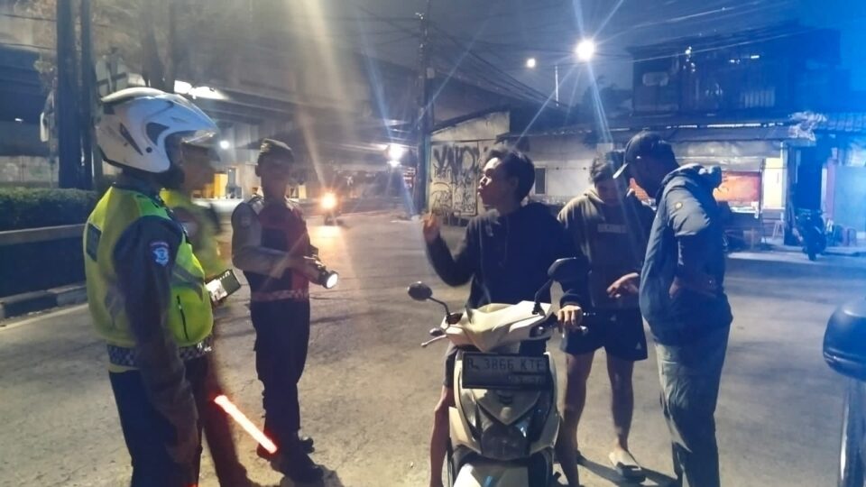 Jaga Jakarta On The Spot, Kapolsek Bekasi Barat Pimpin KRYD dan Razia Stasioner Cegah Tawuran