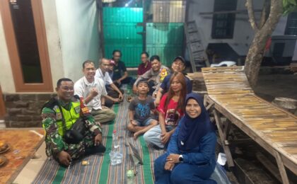 Jaga Jakarta On The Spot, Bhabinkamtibmas Jakasampurna Bersama Babinsa Sambangi Warga Perkuat Kamtibmas