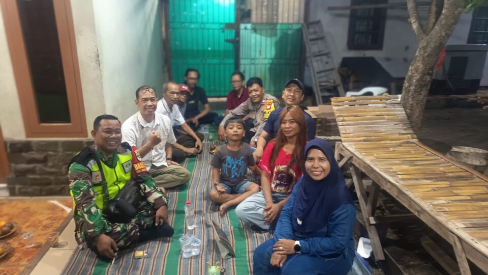 Jaga Jakarta On The Spot, Bhabinkamtibmas Jakasampurna Bersama Babinsa Sambangi Warga Perkuat Kamtibmas