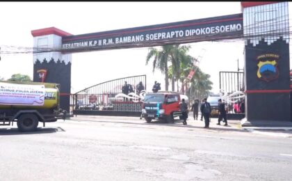 Brimob Jateng Salurkan 485 Ribu Liter Air Bersih untuk Warga Terdampak Kekeringan