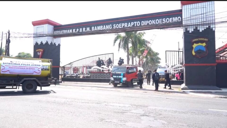 Brimob Jateng Salurkan 485 Ribu Liter Air Bersih untuk Warga Terdampak Kekeringan