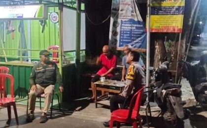 BHABINKAMTIBMAS KELURAHAN JATIASIH AJAK WARGA TINGKATKAN KEWASPADAAN DAN JAGA KAMTIBMAS