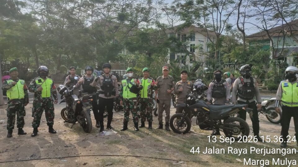 Kunjungi Kawasan Marga Mulya, Tim Perintis Presisi Polres Metro Bekasi Kota Bagikan Nomor Adopsi Aduan