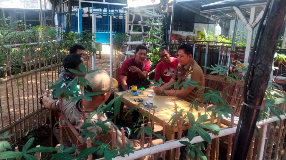 Sinergi TNI-Polri dan Kelurahan Jatimurni Gelar Patroli Kamtibmas 'Jaga Jakarta on the Spot'