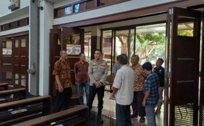 Jaga Jakarta On The Spot ; Kapolsek Bekasi Barat Sambangi Gereja Santo Mikael Kranji, Perkuat Sinergi Jaga Kamtibmas