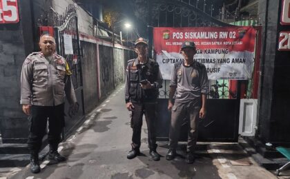 Polsek Medan Satria Cek Poskamling Pondok Ungu RW 02 untuk Cegah Curanmor dan Tawuran