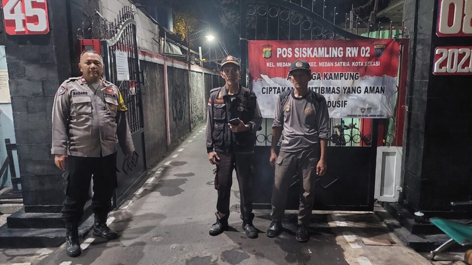 Polsek Medan Satria Cek Poskamling Pondok Ungu RW 02 untuk Cegah Curanmor dan Tawuran