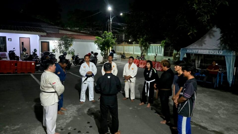 Kapolsek Bekasi Selatan Apresiasi Pelajar SMK Teratai Putih Global 1 Ikuti Latihan Ju Jitsu