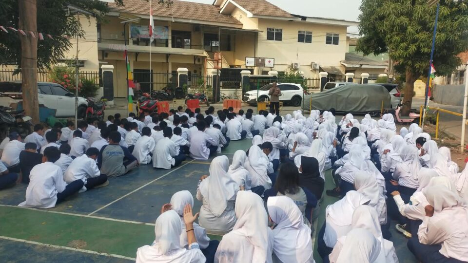 Jaga Jakarta On The Spot ; Polsek Bekasi Barat Edukasi Siswa SMP Darma Patria dan Sampaikan Maklumat Kapolres Metro Bekasi Kota