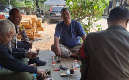 JAGA JAKARTA ON THE SPOT BHABINKAMTIBMAS BERSAMA BABINSA KONGKOW DENGAN WARGA, SERAP ASPIRASI DAN PERKUAT SINERGITAS TNI-POLRI