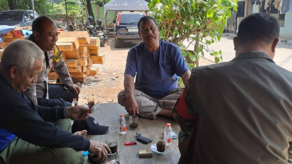 JAGA JAKARTA ON THE SPOT BHABINKAMTIBMAS BERSAMA BABINSA KONGKOW DENGAN WARGA, SERAP ASPIRASI DAN PERKUAT SINERGITAS TNI-POLRI