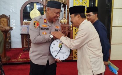 Jaga Jakarta On The Spot, Kapolsek Pondok Gede Sampaikan Pesan Kamtibmas Sebelum Sholat Jumat di Jatiwaringin