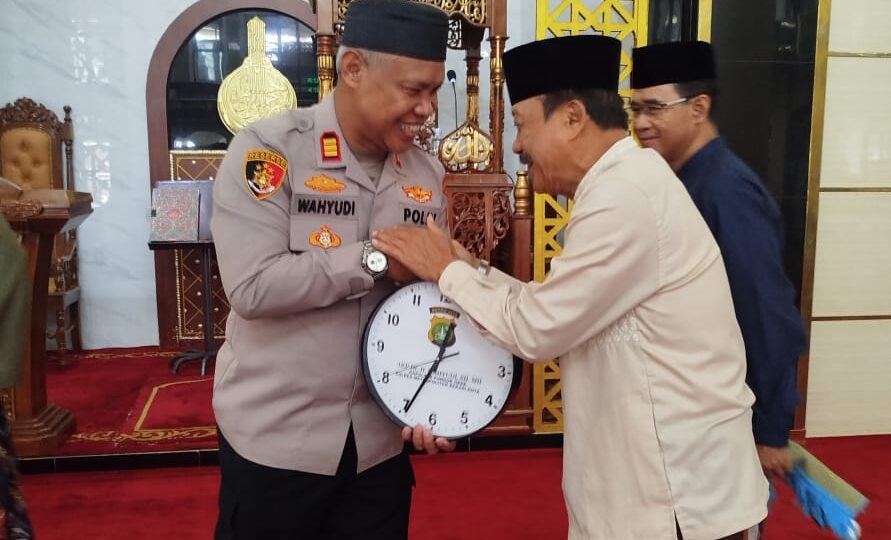Jaga Jakarta On The Spot, Kapolsek Pondok Gede Sampaikan Pesan Kamtibmas Sebelum Sholat Jumat di Jatiwaringin