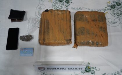 POLDA METRO JAYA BERHASIL MENGUNGKAP PEREDARAN 2,05 KILOGRAM GANJA, 1 PRIA DIAMANKAN