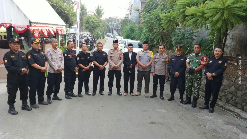 Polsek Bekasi Barat Berikan Pelayanan Giat Masyarakat Sholat Istisqo Di Bintarajaya