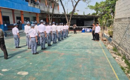 Polres Metro Bekasi Kota Hadir Serentak di SMK Perkuat Bapak Asuh Pelajar